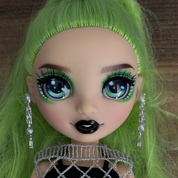 Rainbow High JADE HUNTER Fantastic Fashion Toy Doll Green & Black 2019 - Picture 3 of 13